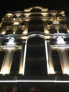 طراحی نورپردازی نمای ساختمان مسکونی